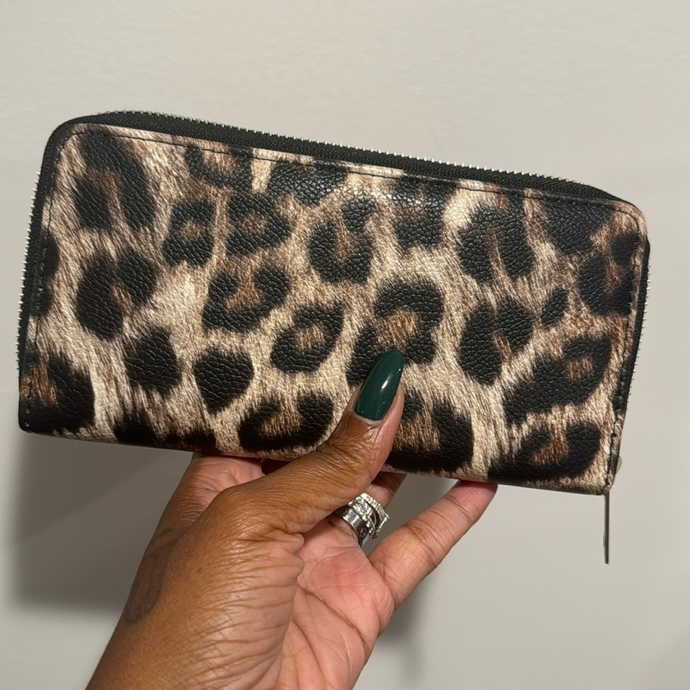 LEOPARD PRINT WALLET - Picture 1 of 7